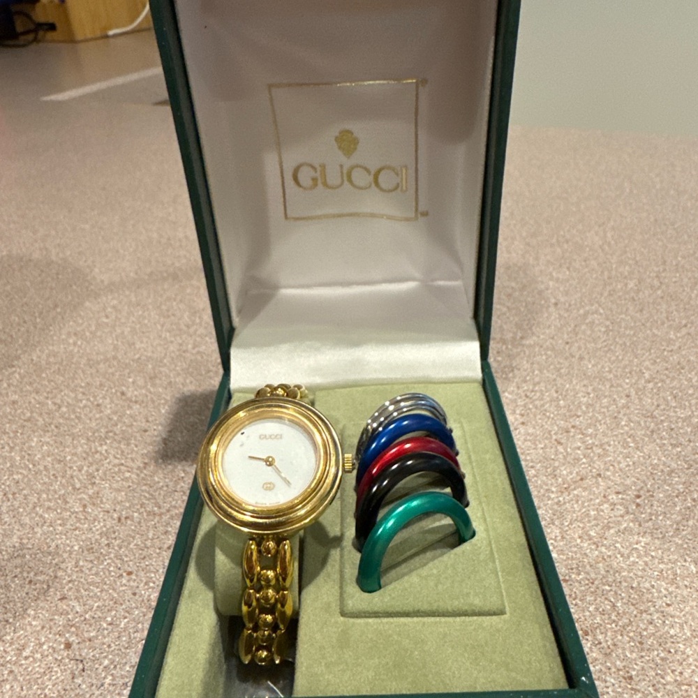 Vintage Gucci Women’s Watch Set – Interchangeable Bezels with Original Box